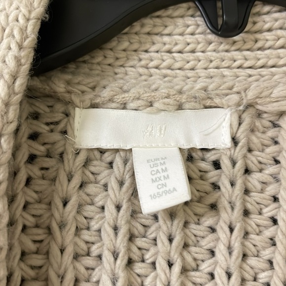 H&M Wool Blend Cream Chunky Belted Cottage Core Cardigan Medium - Picture 2 of 4